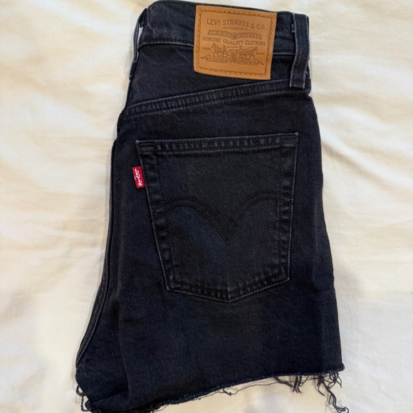 Levi’s Ribcage Shorts - Picture 1 of 6